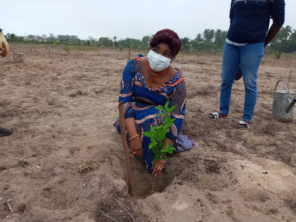 Togo/projet de création d'une forêt urbaine à aneho :la députée Esther Ayélé Gabiam apporte sa pierre à l'édifice.